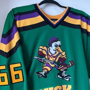 The Mighty Ducks Jersey - Gordon Bombay

Size M

Custom made - Mint